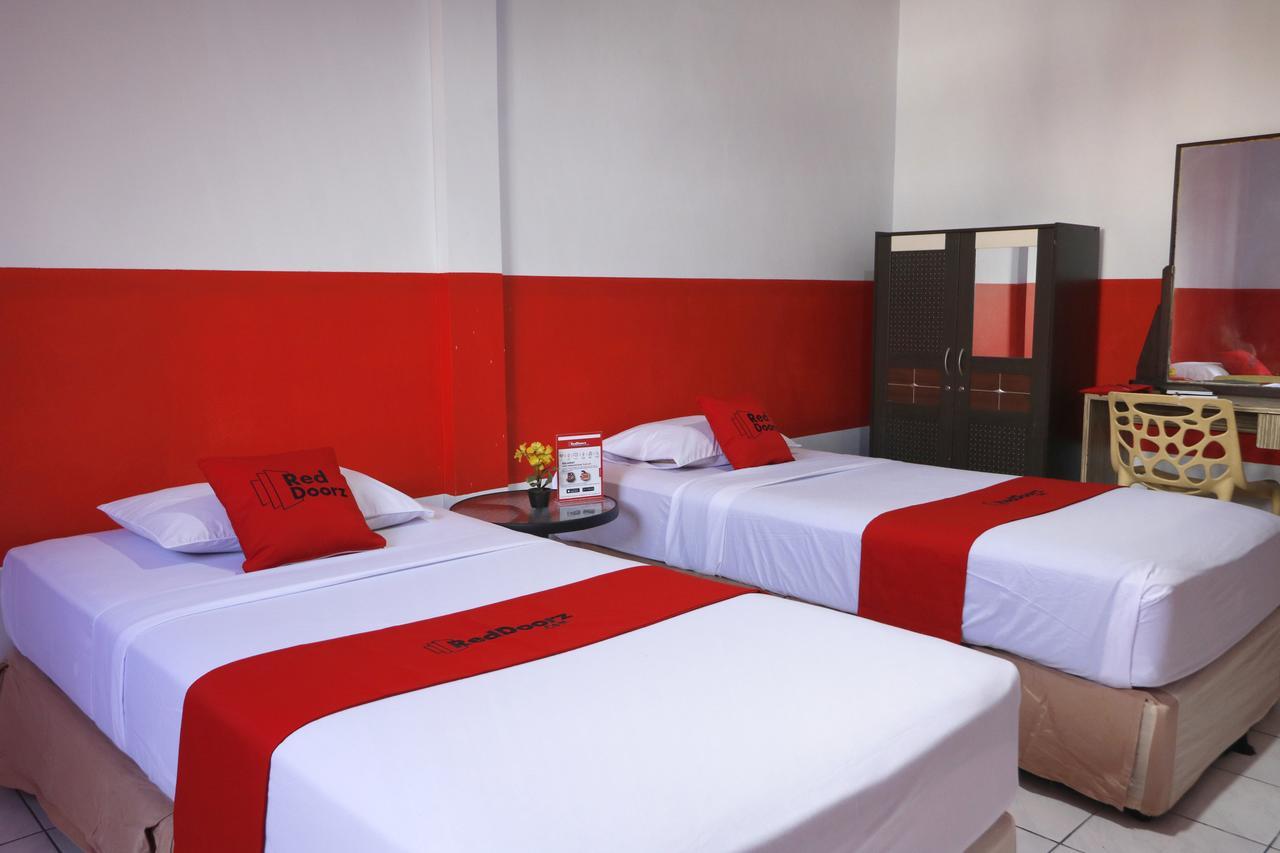 Reddoorz Plus @ Samratulangi Manado Exterior foto