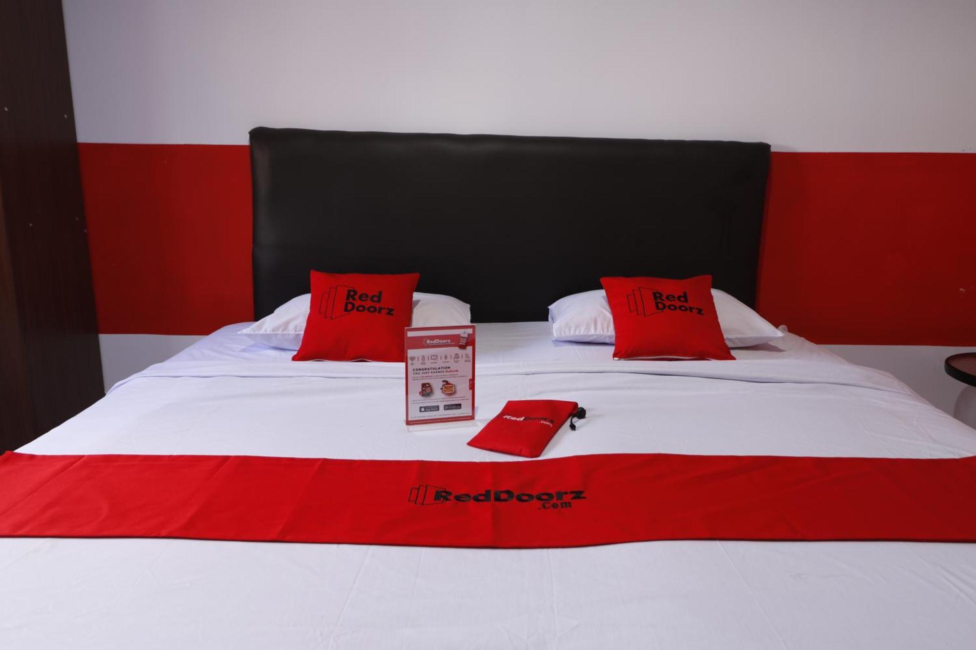 Reddoorz Plus @ Samratulangi Manado Exterior foto