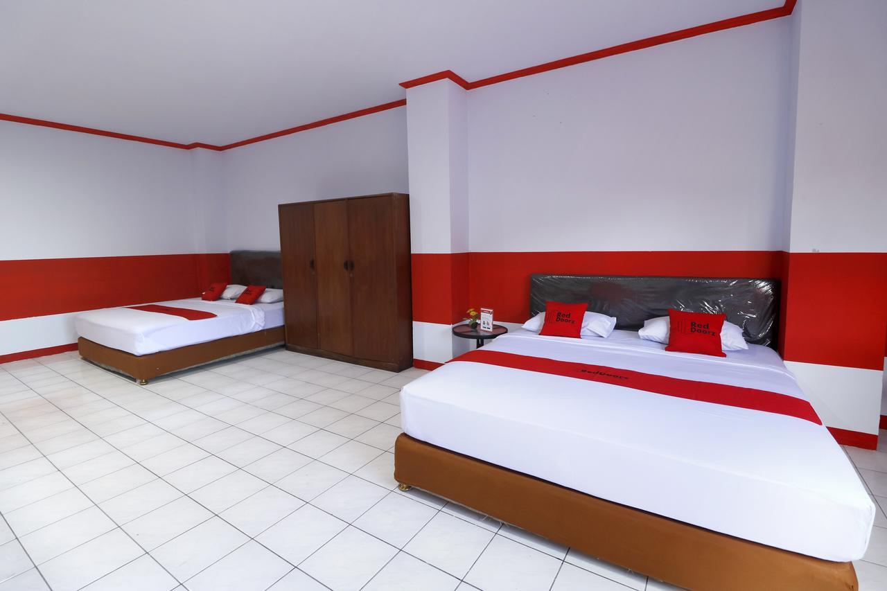 Reddoorz Plus @ Samratulangi Manado Exterior foto