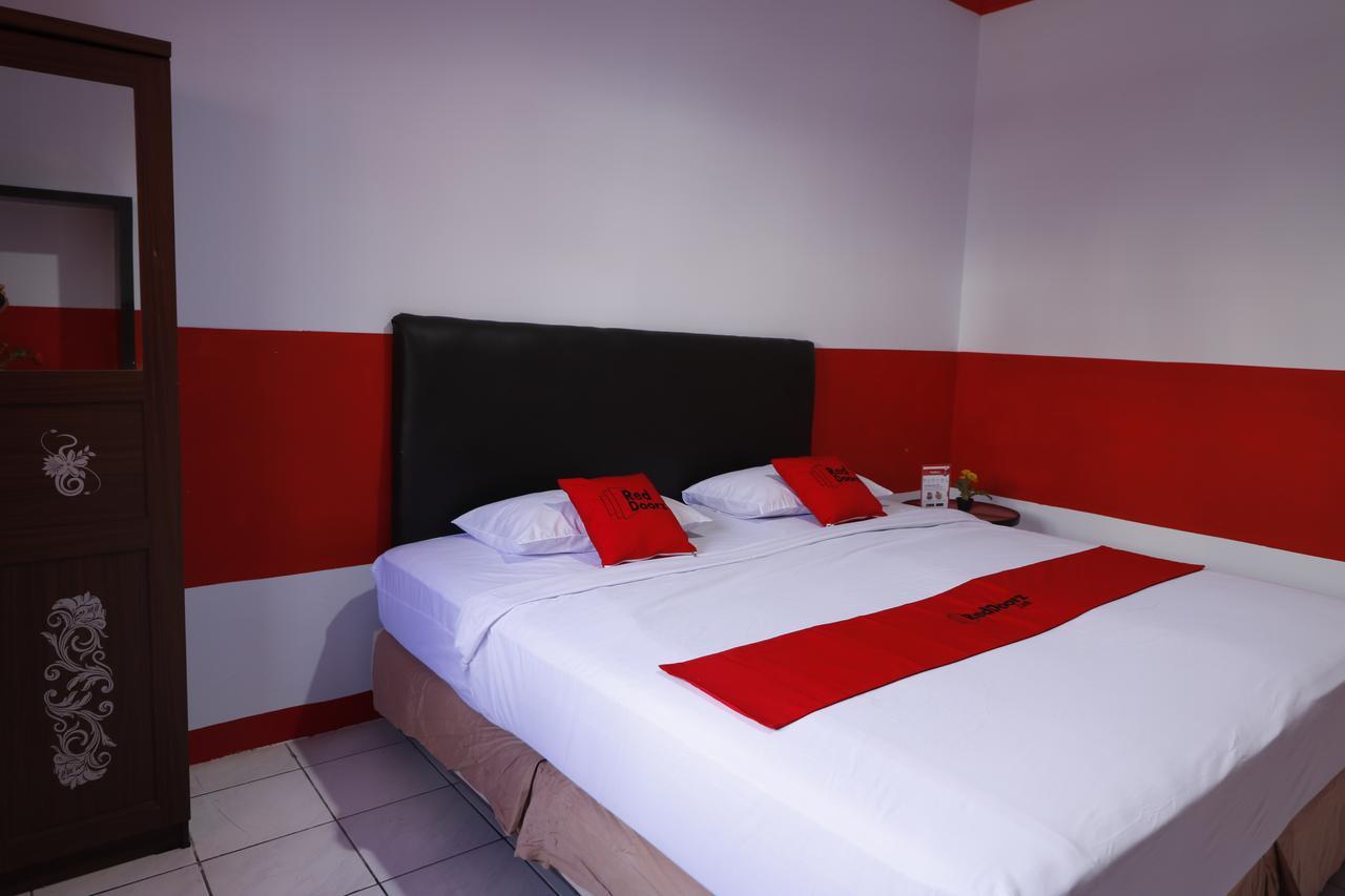 Reddoorz Plus @ Samratulangi Manado Exterior foto