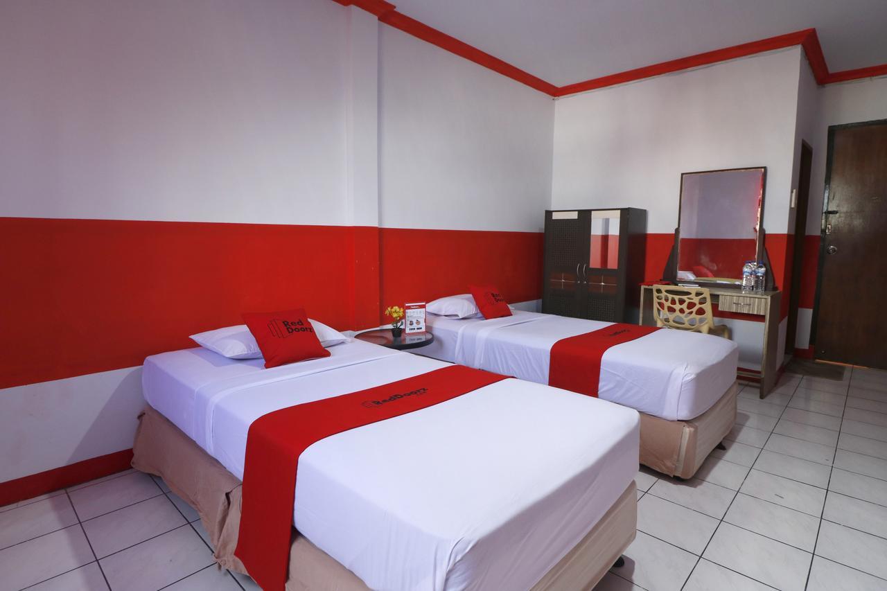 Reddoorz Plus @ Samratulangi Manado Exterior foto