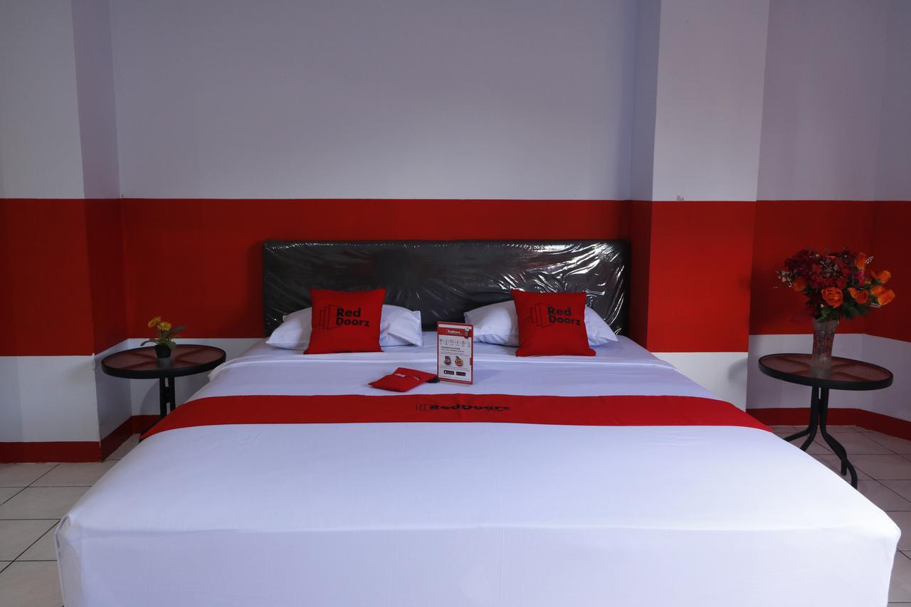 Reddoorz Plus @ Samratulangi Manado Exterior foto