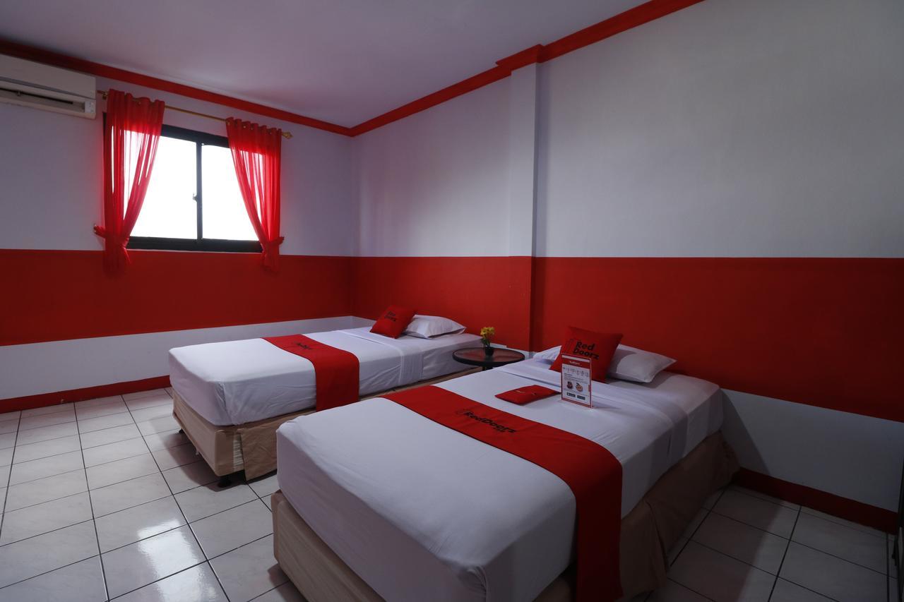 Reddoorz Plus @ Samratulangi Manado Exterior foto