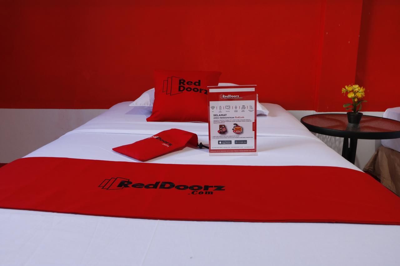 Reddoorz Plus @ Samratulangi Manado Exterior foto